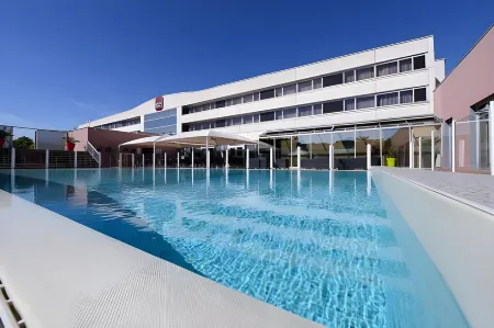 BestWestern Plus Hotel Admiral Отели в г. Шазе-д'Азерг