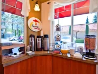 Super 8 by Wyndham Martinez - breakfast