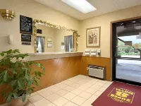 Super 8 by Wyndham Algona Hotels in Algona