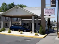 Pine Tree Inn Hotels in Medford