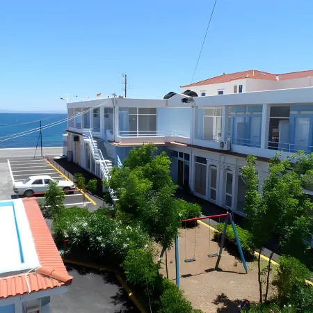 Seafront Studios and Apartments