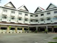 Vista Hotel Chiang Mai Hotels near Si Phum