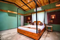 Rivercrest Stays Hotels near KWP