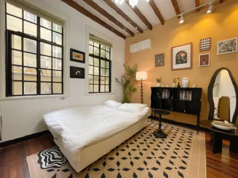 Houyi Homestay (Shaoxing Road)