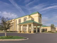 La Quinta Inn & Suites by Wyndham Dothan Hotels near Sunglass Hut
