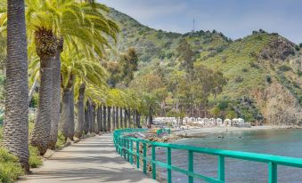 Catalina Island Duplex - Steps to Beach and Pier!
