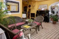 Inn & Art Gallery & Appartments Hotels in Canico