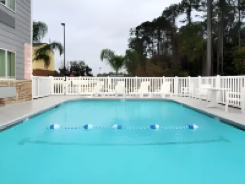 Comfort Inn & Suites Hotels in Dock Junction