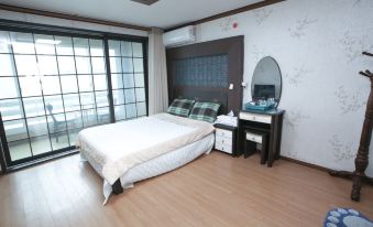 Taean Feel House