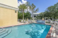 Comfort Inn & Suites Northeast - Gateway - Beach
