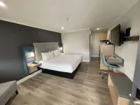 The Midtowner Hotel, SureStay Collection by Best Western - parking