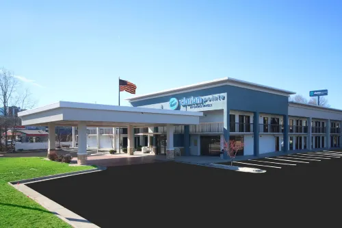 Clarion Pointe Statesville - Parking