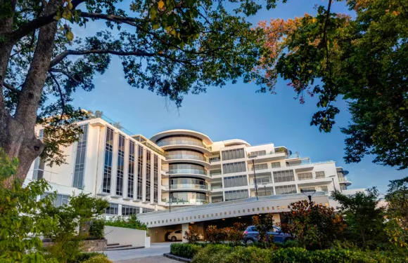 曼特拉查爾斯酒店 - 朗塞斯頓