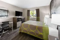 Super 8 by Wyndham Fairmont