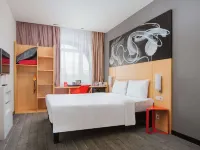 Ibis Oktyabr'Skoe Pole Hotel エクスペリメンタニウムサイエンスミュージアム周辺のホテル