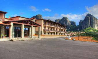 Grand Meteora Hotel
