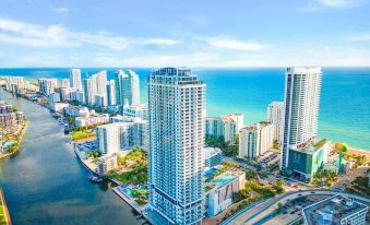 Oceanfront Balcony - Amazing Pools - Gym