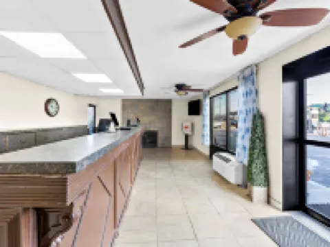 Clarion Inn & Suites Near the Leconte Center Pigeon Forge Hotels in Pigeon Forge