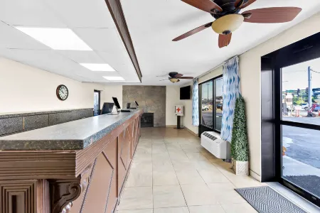 Clarion Inn & Suites Near the Leconte Center Pigeon Forge