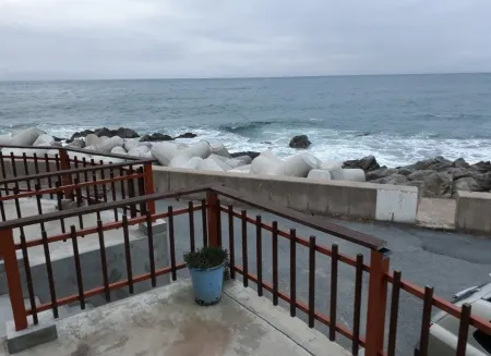 Yeongdeok Mua Pension Отели рядом с достопримечательностью «Koraebul-haesuyokchang»