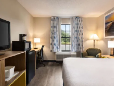 沙洛特温德姆戴斯酒店 沙洛特酒店