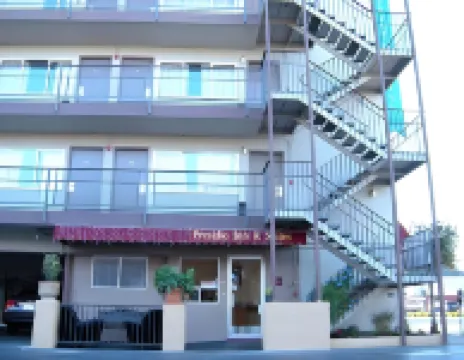 普雷西迪歐帕克威旅館