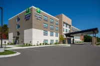 Holiday Inn Express & Suites Muskegon - Grand Haven Hotels in Fruitport Charter Township