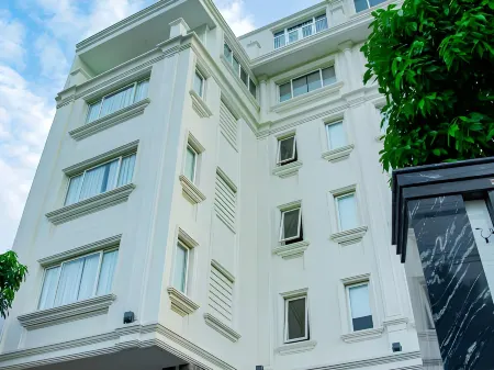 The Mansion Hotel Bien Hoa Отели рядом с достопримечательностью «Nhà thờ Phêro-Gx Tân mai»