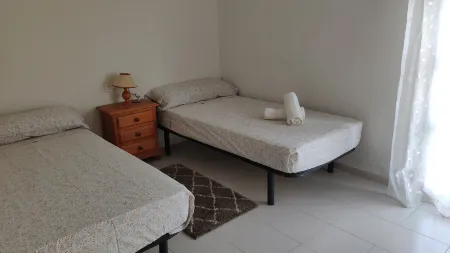 Two Bedroom Apartment on Front Line of the Beach Отели рядом с достопримечательностью «Aquarium Costa De Almeria»