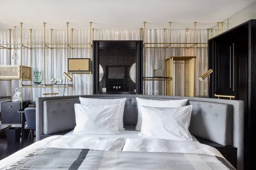 Roomers Munich, Autograph Collection