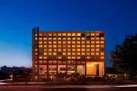 Le Meridien Ahmedabad 샨타누 아파트먼트 가든 주변 호텔