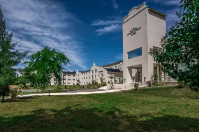 Howard Johnson by Wyndham la Plata Hotels near Pineapple Phone