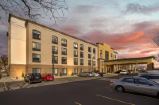 Comfort Inn & Suites Arlington Heights - Schaumburg Hotels in 