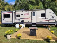 6 golf courses within 20 minutes, 30 foot camper with deck, firepit & BBQ
