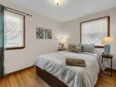 Minutes From Mall Of America and Airport -Single family quiet non through street Hotels in Richfield