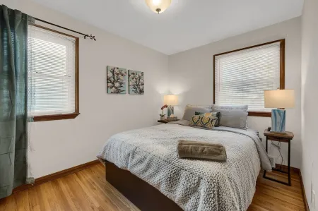 Minutes From Mall Of America and Airport -Single family quiet non through street