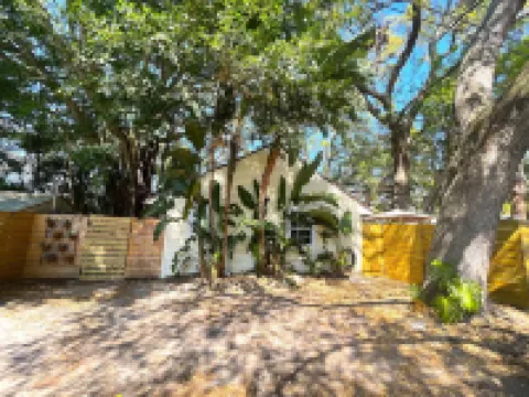 The Sand Dollar – Charming Bungalow in Gulfport, Minutes from Downtown St. Pete