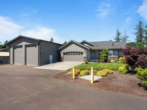 Warm & Welcoming Solar Home on Keizer Quiet Lane