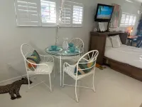 Closest studio to Vanderbilt Bch, lovely remodel, yard, has everything & extras!