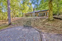 Cottage by the creek on 17 acres minutes from Leipers Fork! Writer’s Paradise…