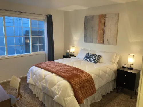 Clean Luxury & Comfortable Beds - Centrally Located Home with Backyard