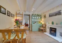 Cosy cottage on pretty cobbled lane by the harbour