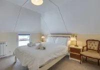 Cosy cottage on pretty cobbled lane by the harbour