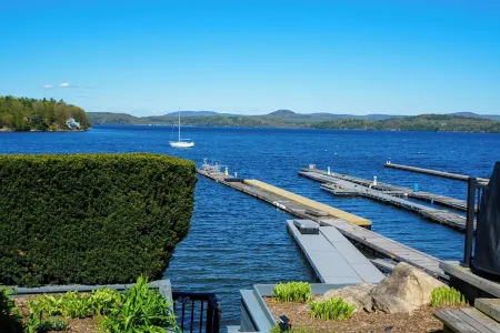 Cozy Cottage on Lake Champlain with Incredible Views and Outdoor Space!