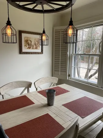 4-bedroom vacation home 7 minutes from High Point University Отели рядом с достопримечательностью «High Point University»