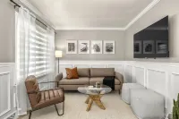 Perfect 2BR Modern Ranch!! Hotels in Dearborn