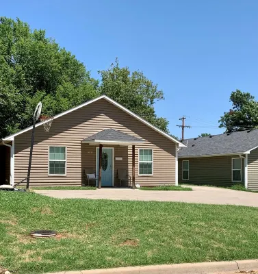 OSU Fan Headquarters- 4 blocks from the Strip, 8 blocks to Campus.