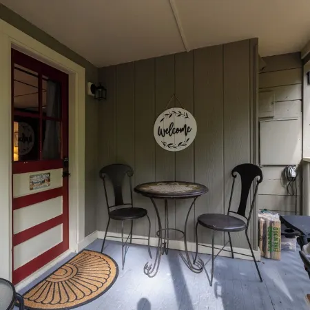 "UpRiver Nest" - Cabin on the Mckenzie River in Oregon