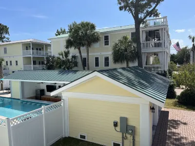 4 BR Southern Style Home w/HUGE Private Pool - Arcade Game Room - Sunset Villa Hotels near Fort Pulaski National Monument