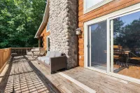 Beautiful Log Home, Lake side. Hotels in Niles